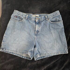 Tommy Hilfiger denim shorts boyfriend style